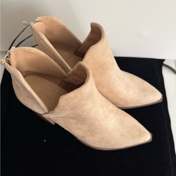 Tan Ankle Boots with V-Cut Design and Block Heel (new without tag) - Picture 9 of 11